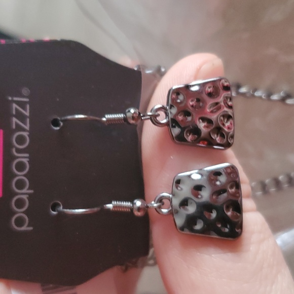 Paparazzi silver and gold hammer metal necklace and earings - Picture 3 of 4